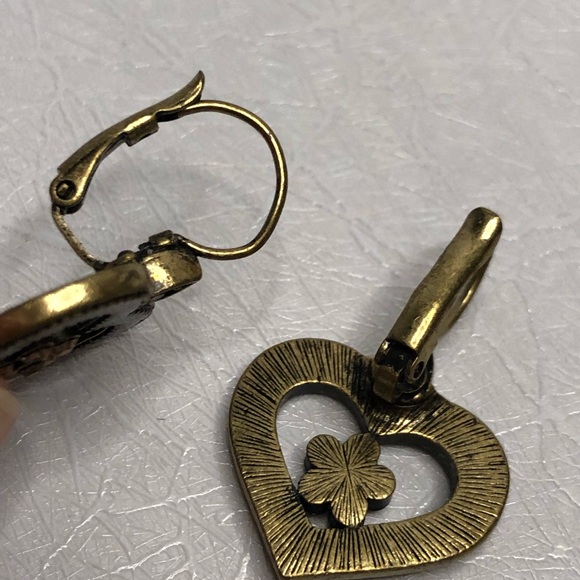 Vintage Vibe Heart with Flower Earrings. - Picture 5 of 7